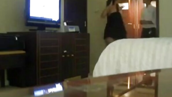 A milf ມີ tits huge ບາງ ແລະ ກົ້ນ ອັນ ດີ ງາມ ແມ່ນ ດູດ cock ໃຫຍ່