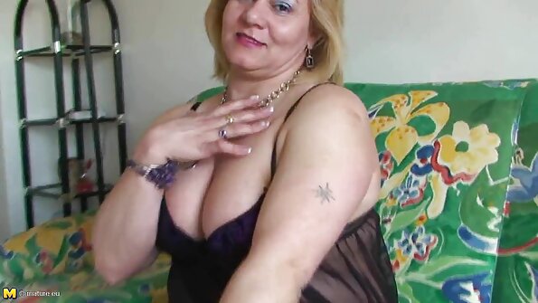 ໄກ່ອາຊີ fucked ໃນ pussy ໃກ້ຊິດໃນຂະນະທີ່ກໍາລັງຖ່າຍຢູ່ໃນ POV